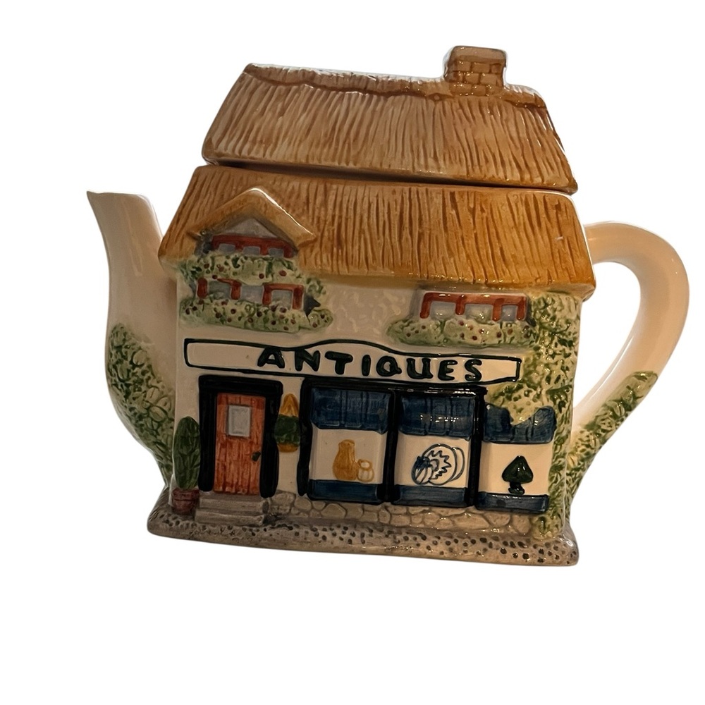 Cardinal Country Cabinet “Antique Store” tea pot